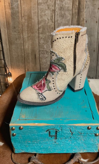 Old Gringo - Carla Short 6"