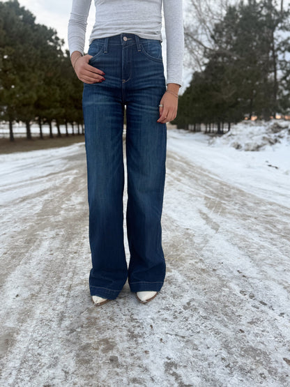Ariat - Ultra High Rise Penelope - Wide Leg Jeans