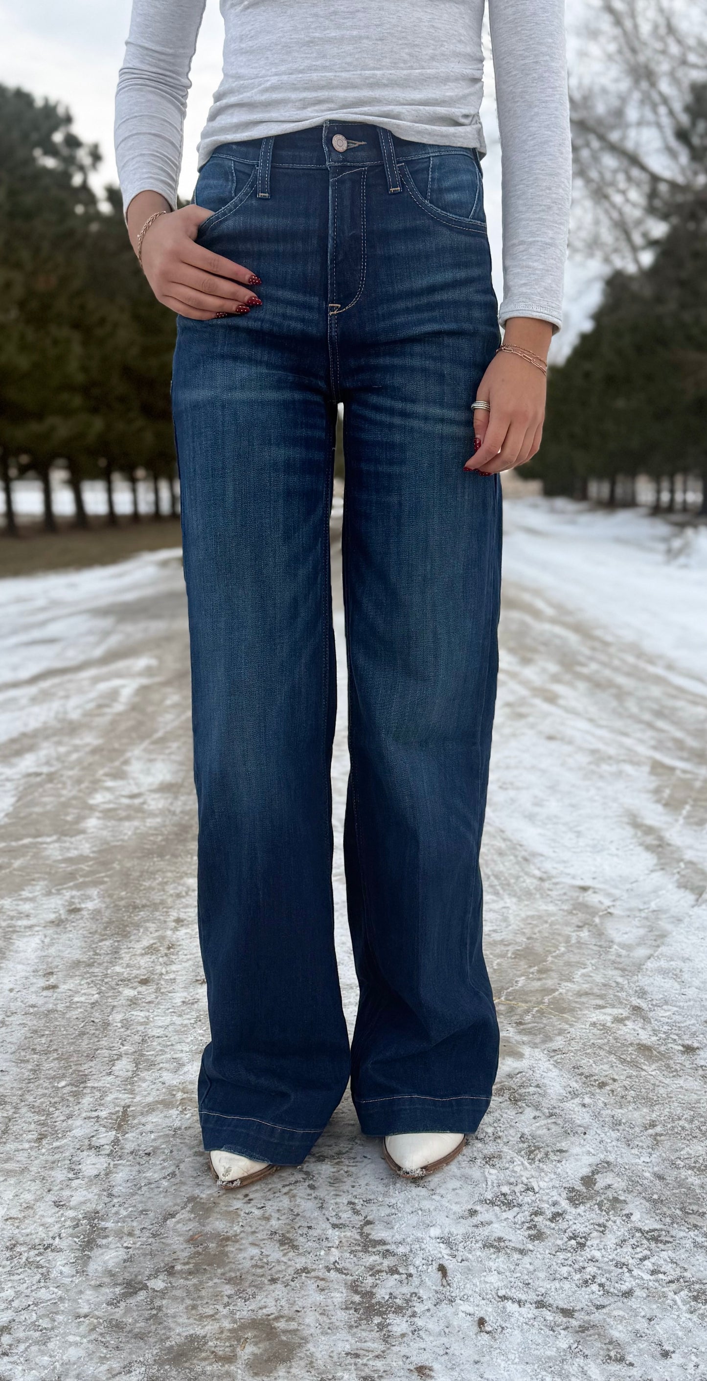 Ariat - Ultra High Rise Penelope - Wide Leg Jeans