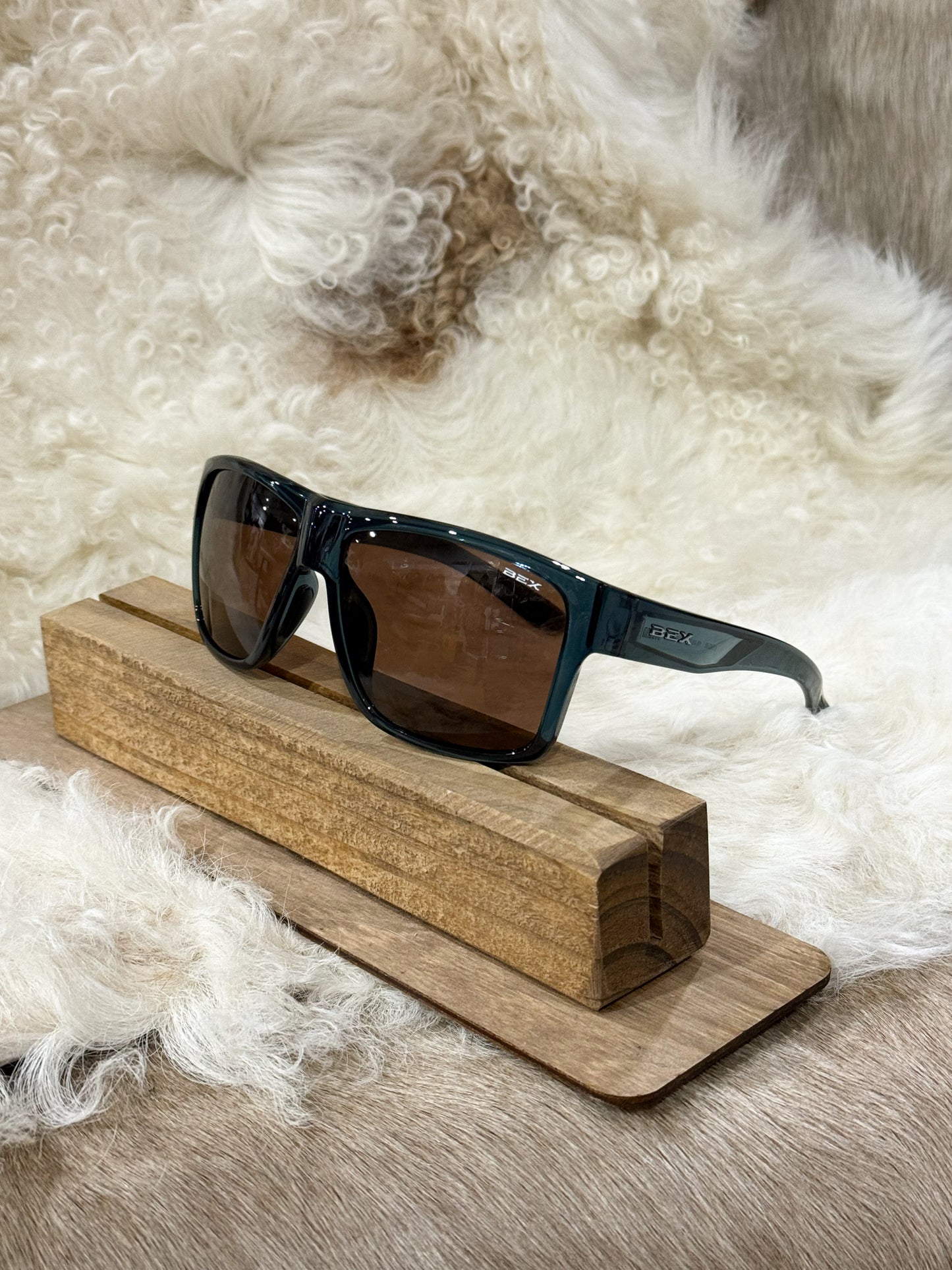 BEX Pillar - Clear Lake Blue/Brown (Display)