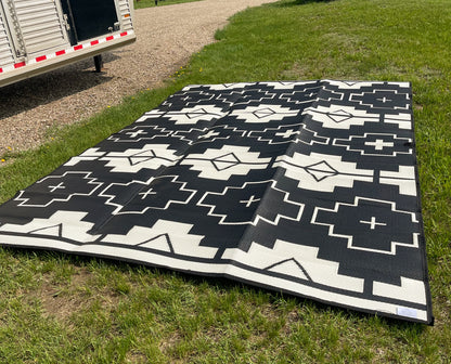 Western Outdoor Rug - Black & Ivory - 6’ x 9’